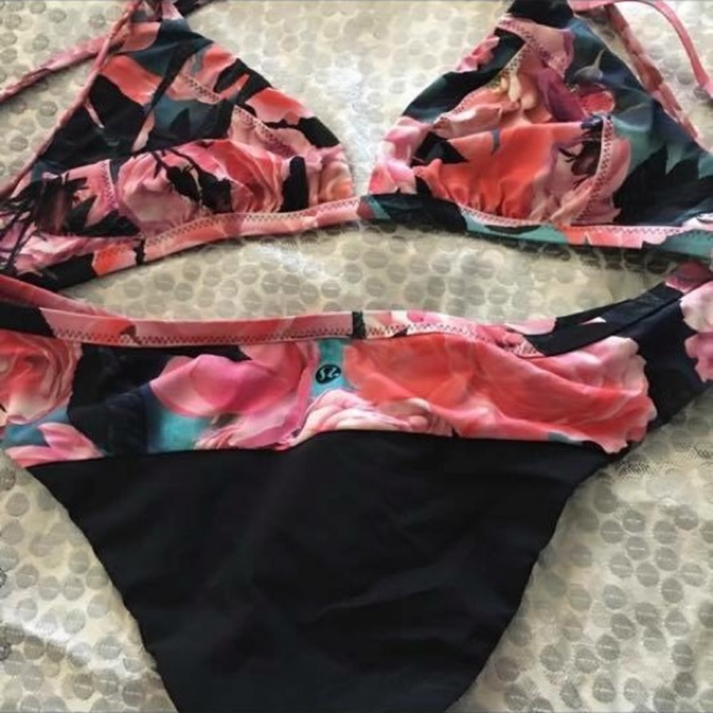 Lululemon Secret Garden size 8